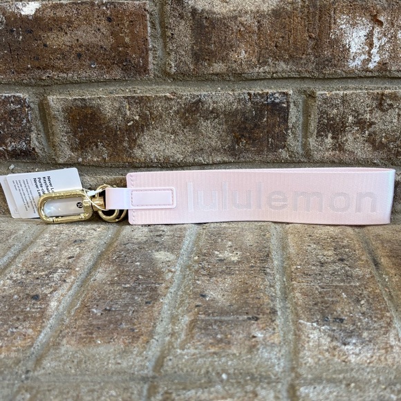 NWT Lululemon Never Lost Keychain In Blissful Pink Gold - Picture 1 of 5